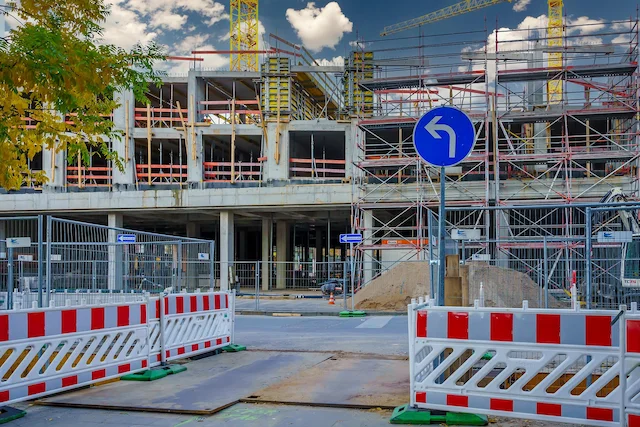 Commercial jobsite scaffold by Fresno Scaffolding Rental for building construction